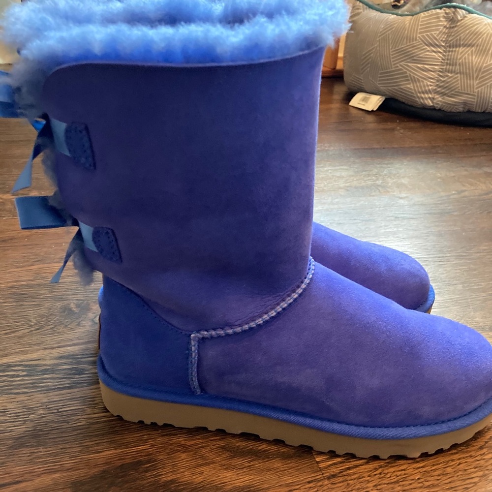 Ugg- Bailey Bows
